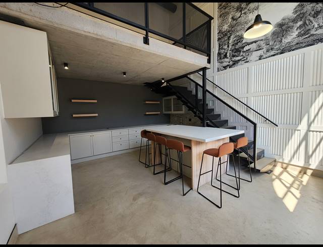 72M² SHOWROOM TO LET IN ROOIHUISKRAAL